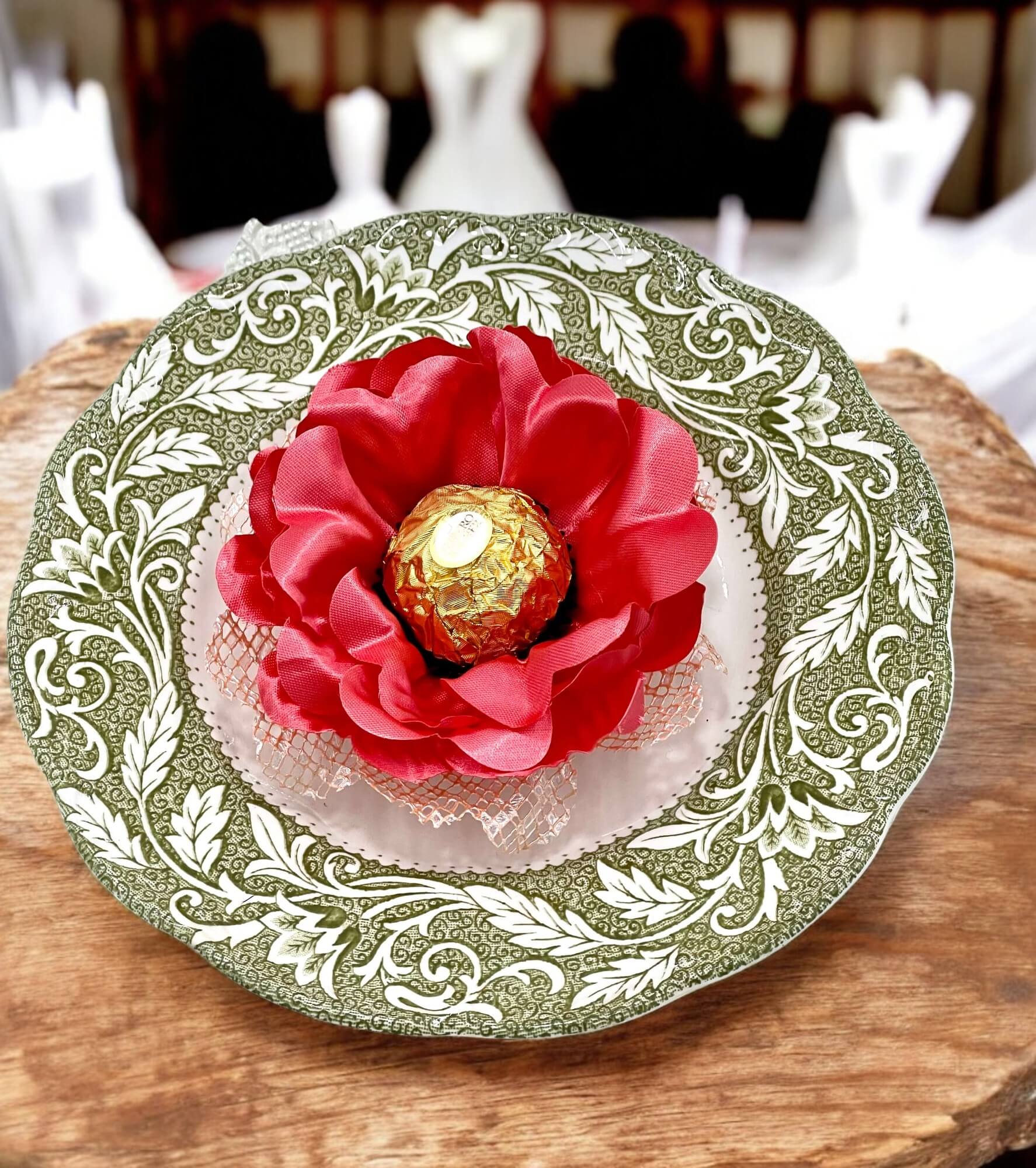 Silk Flowers Table Gifts & Favors For Events. Best Wedding Giveaway