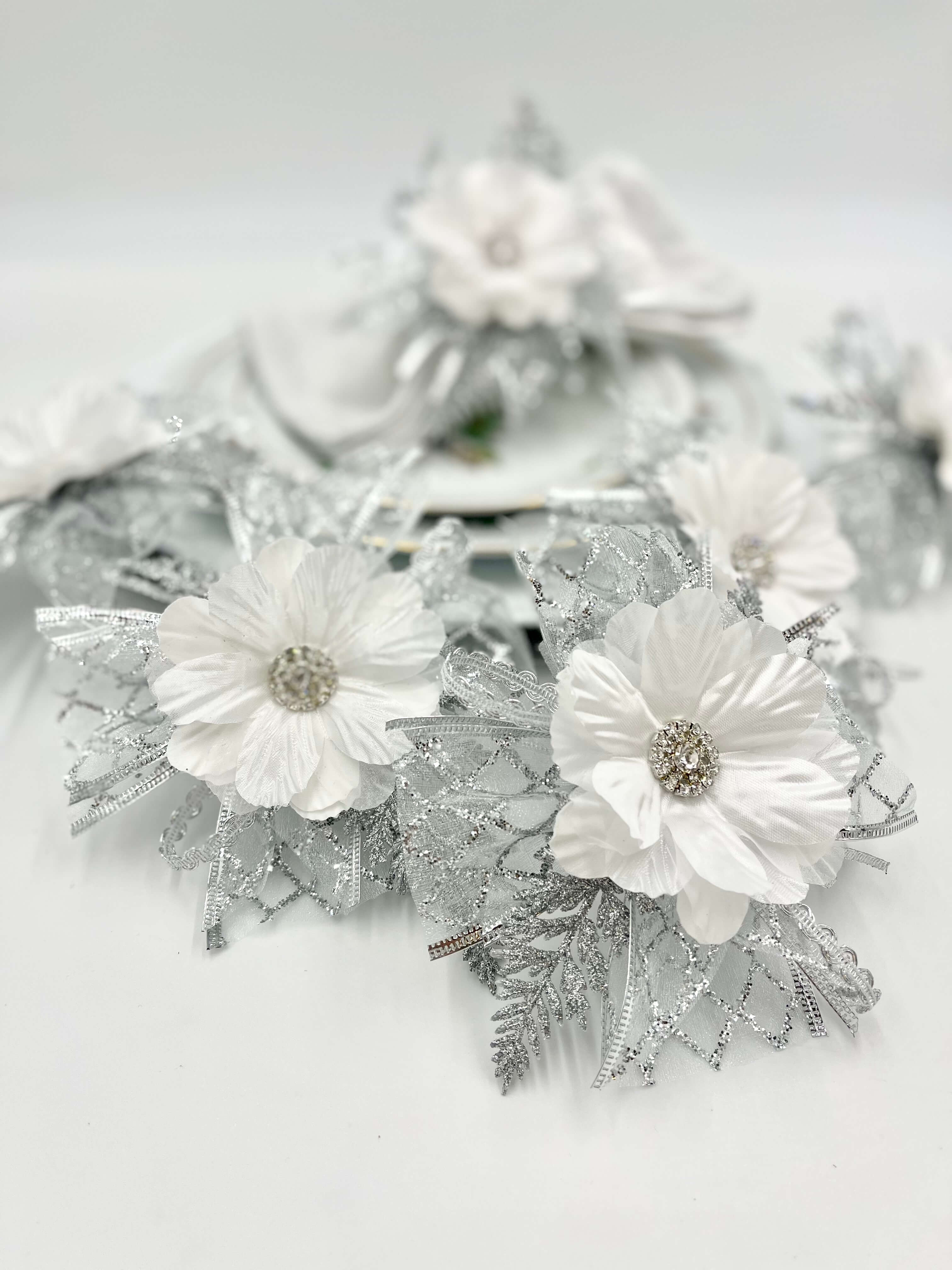 Napkin Ring Holidays And Christmas Home Decor; White And Silver Decor. Perfect Holidays Gift Idea For Friend, Mother, Teacher. Elegant Decor